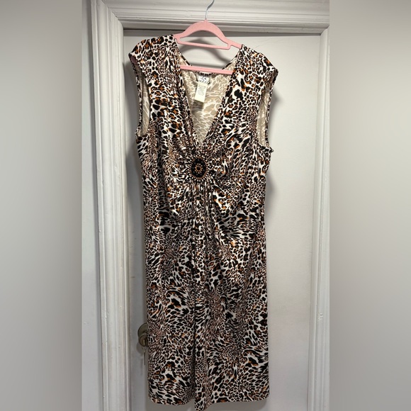 Leopard sleeveless dress, Size 20  perfect for summer days - Picture 5 of 6